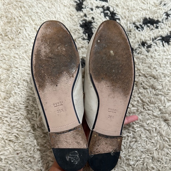 Gucci Women's Cream Loafers with Gold Embroidery - Picture 5 of 8